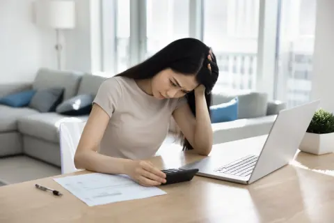 「年収500万円なら約6万円寄附できる」と信じて返礼品を選んだのに、妻から「うちは扶養がいるから金額が違う！」と指摘されビックリ…。家族構成によって“上限額”が下がるなんて知りませんでした? 知らずに損する「シミュレーションの罠」を解説！