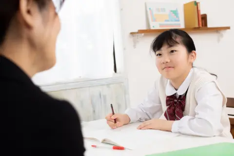 大学進学を控えた孫がいます。祖父母として教育資金400万円を援助した場合、贈与税がかかってしまいますか？