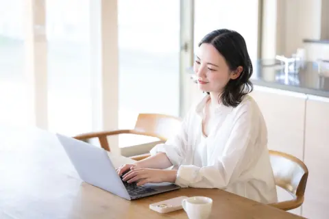 ママ友が「Macbookを学割で18万→16万円で買った」と聞き驚き！「去年PTA役員だったから」とのことですが、学生でないのに大丈夫なんですか？ 条件を確認
