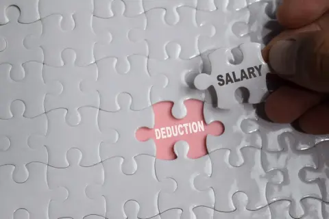 60代で「再雇用」を選んだら、月給が「40万円」から「25万円」に下がりました…。それなのに引かれる“住民税”が高すぎて驚いています。今後私はどうやって生活していけばよいのでしょうか？