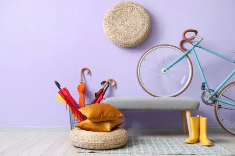 雨の日が続くので自転車の「傘スタンド」を検討中…両手でハンドル操作できるし、傘を使っても“罰則”の対象になりませんよね？