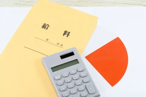 パートを増やし「年収100万→130万円」で“年収30万円”増！ でも夫の会社の「家族手当」が、なぜか“月2万円”も減ってショック…結局「年24万円」働き損になったんですか？ 注意点を解説