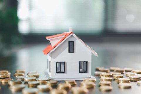 親から相続した実家を売る予定です。「3年以内に売ると税金が安くなる」と聞きましたが、売却を急いだほうがよいのでしょうか？