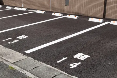 【実録】ゲートなしの駐車場で、誤って「未清算のまま出庫」してしまった！ 自宅で気づいたけど、遠方なら「次回利用時の支払い」でも大丈夫？ 筆者の体験をもとに解説