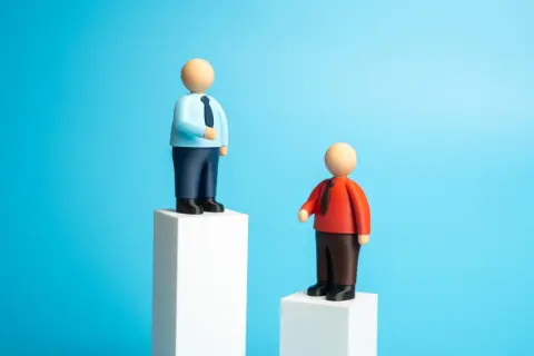私の夫は“有名企業の会社員”。友人の旦那さんは“会社経営”。年収は同じ「3000万円」ですが、どっちが“お得”なのでしょうか？税金・社会保険料・経費の面から確認！