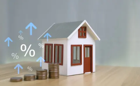フラット35が「3.2％」の悲報！「3500万円」借り入れで“年収600万円・子ども1人”なら「変動金利・10年固定」のほうがいいですか？ 金利リスクをとっても“返済額を減らす”べき？ 注意点を解説
