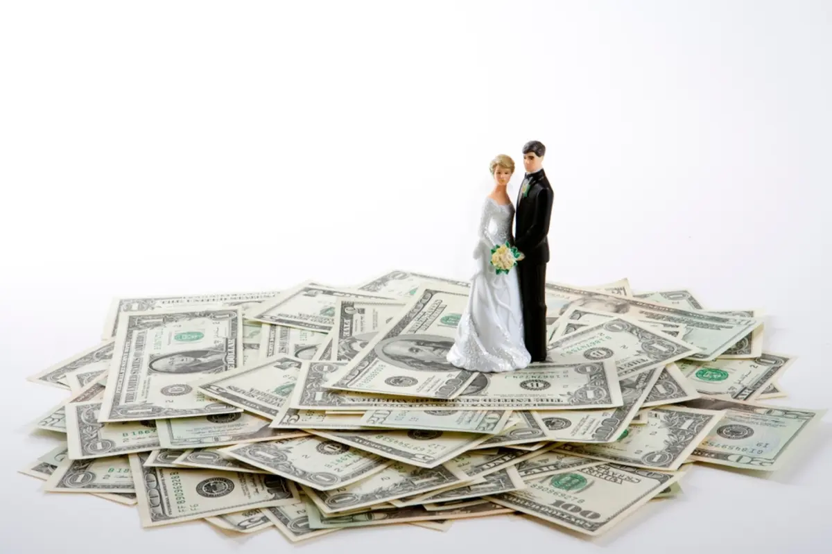 “兄弟へのご祝儀”は「最低10万円はないと」と親戚に言われました。しかし社会人二年目で工面が難しいです…。3万円じゃダメでしょうか？
