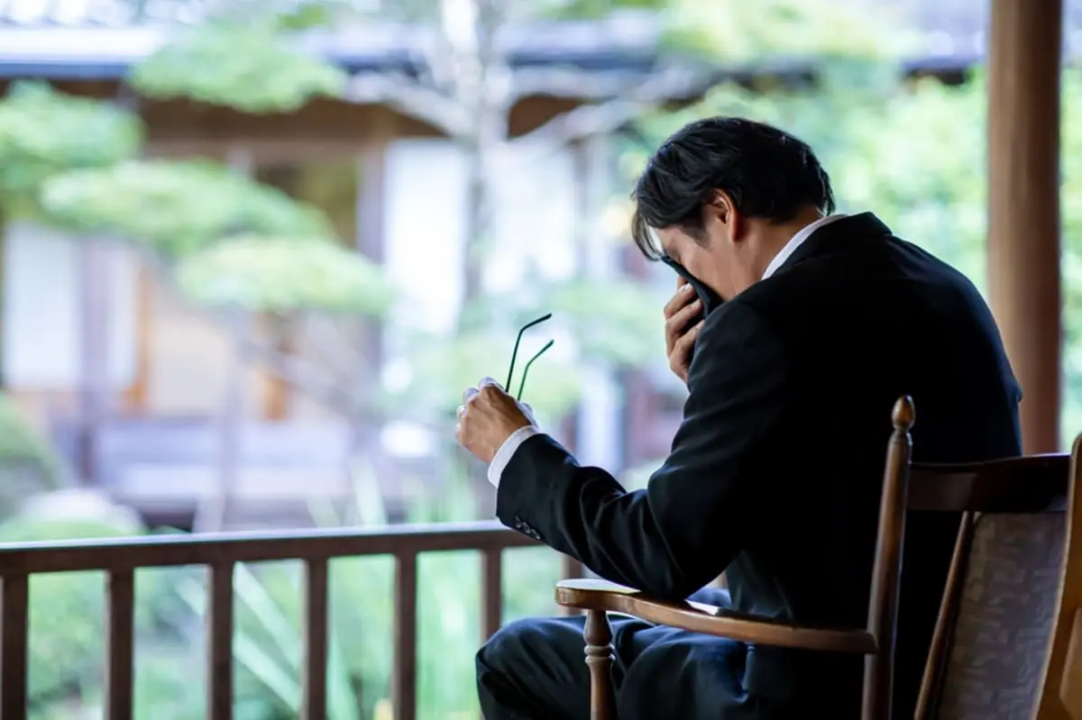 妻が亡くなり、各種手続きを進めています。しかし預金・保険・年金など何も分からない状況です…。このような場合、どこへ何を相談すべきなのでしょうか？