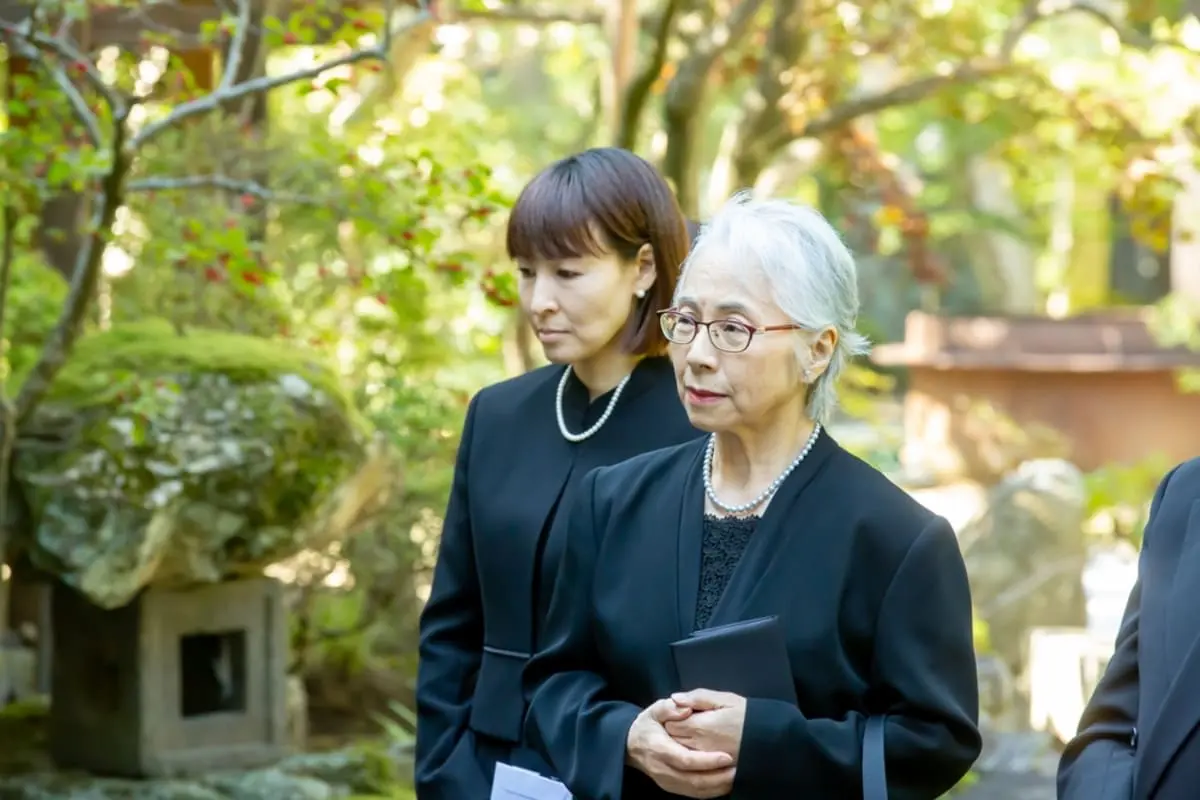 夫は55歳「年収1200万円」なので、万一の場合「遺族年金で十分暮らせる」と思ってたのに…受給額は“月12万円”だけ!? 高年収なのに「少なすぎ」じゃないですか？ 意外と貰えない理由とは