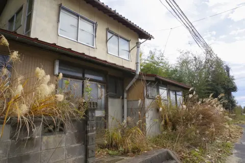 誰も住んでいないのに税金が6倍に!? 遠方の実家を放置していたら、市役所から突然の通知が…。このまま無視していると、本当に高額な請求が来るのでしょうか？