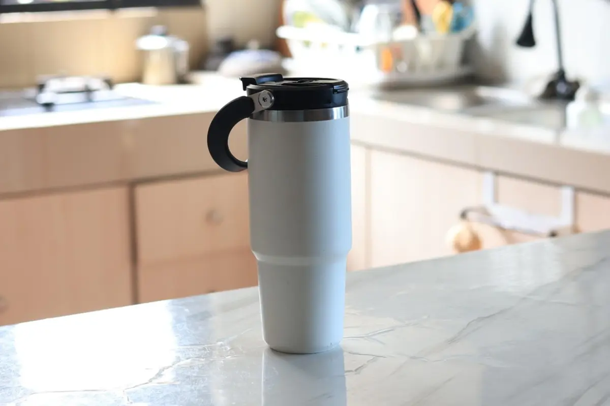 友人いわく「タンブラーにすれば、飲料水代を節約できる」とのこと。でも値段を聞いたら税込み7,000円…。じゃあ水道水を飲めば？と思うのですが、何か他にメリットがあるのでしょうか？