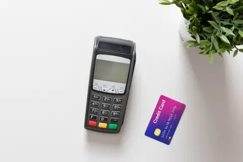 高2の息子の同級生は「親のクレジットカード」を使って買い物をしているそうです。親が許可していれば、子どもが自由に使っても問題ないのでしょうか？