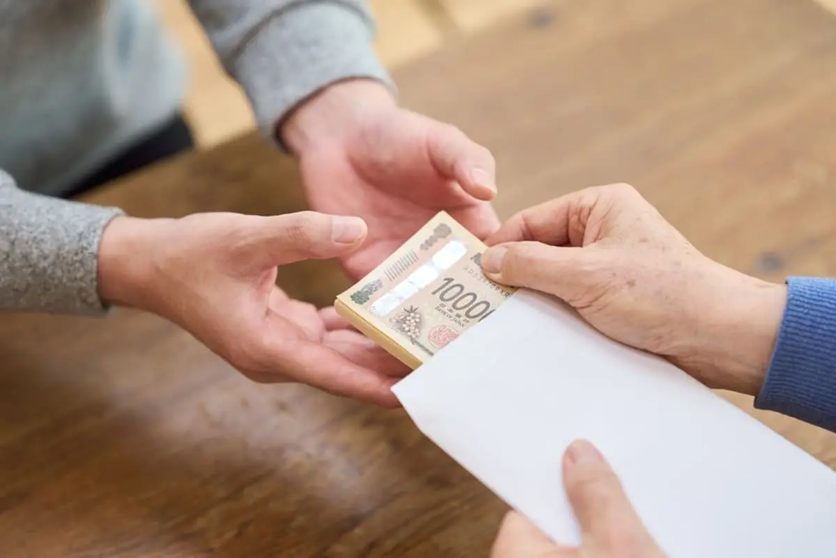 平日は「孫2人の夕食」を“共働きの娘夫婦”のために用意して、お礼は「月3万円」だけ…小学生とはいえ「放課後のおやつ・食材・手間賃」も含めると厳しいですが、親なら黙って助けるべきでしょうか？