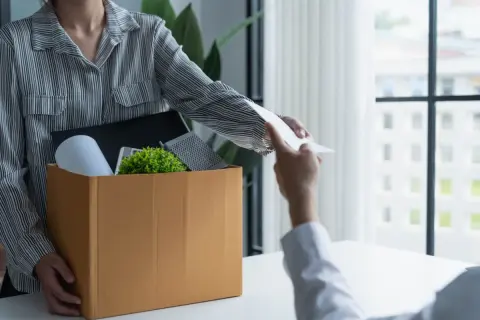 上司に「退職願を出して」と迫られ、混乱しています。会社都合のはずが“自己都合”にしようとしている!? 安易に提出すると失業保険で損をする「退職書類の罠」とは？