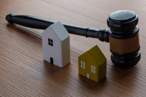 姉が亡くなりました。姉の子どもたちは相続放棄すると言っているのですが、放棄した場合、相続順位的に私が相続人になるでしょうか？