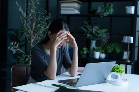 体調の関係で、数か月仕事を休む予定です。社会保険も外れると言われたのですが、その間だけ父の扶養に入ることは可能ですか？