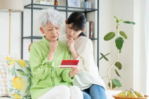 再雇用で給与が「月18万円」に激減！ でも住民税と社保で「8万円」も引かれ、手取りはたった“10万円”!? 再雇用者が直面する「前年所得の呪い」とは？ FPが教える“手取りの守り方”