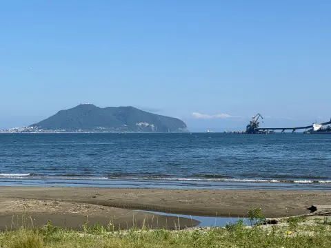 函館は「ワンコイン温泉」の宝庫だった！ 源泉かけ流しの銭湯が「500円」しかも朝6時から「朝ぶろ」も…東京の銭湯代より安く“天然温泉”が日常になる町【在住者が解説】