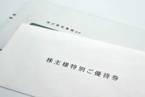 新幹線で帰省するたび、家族で「10万円」以上の出費がキツい！ 片道「50％割引」になる株主優待があると聞きましたが、本当なのでしょうか？ 交通費を抑えたい人向けの「鉄道銘柄6選」を紹介