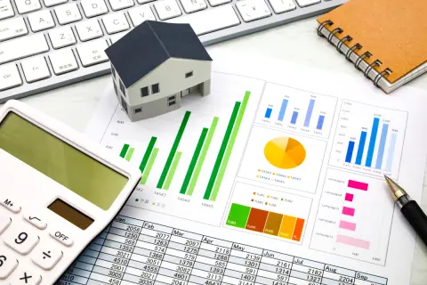 30代で「3000万円」の住宅ローンを組んだばかりなのに、政策金利が「1％」に引き上げられ今後の返済が不安に…。若年層では「約4万円」の負担増とも聞きますが、家計にはどれくらい影響するのでしょうか？
