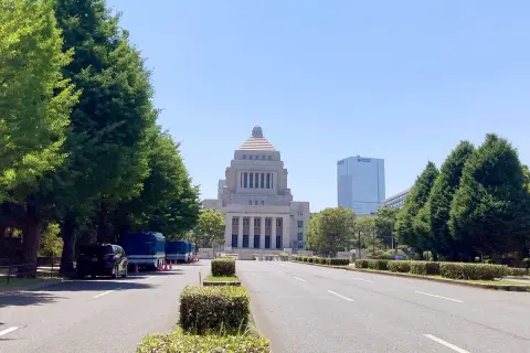 【給付金】「1人5万円給付案」のニュースを見かけましたが、子ども2人の共働き世帯では食費や光熱費の負担が限界です…。妻は「現金給付より減税のほうが助かる」と言いますが、なぜ減税ではないのでしょうか？