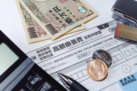 8月に「高額療養費改正」が“上限引き上げ”の改悪！「年収700万円」の場合、医療費は“どれだけ増える”ことになりますか？ 改正内容と対策を解説