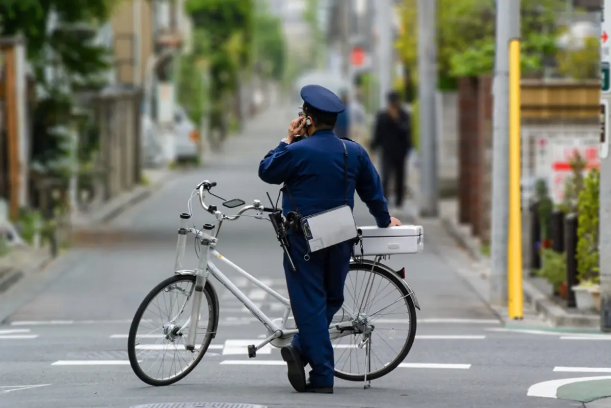 旦那さんが「警察官」の従妹は「結婚してからずっと専業主婦」とのこと…わが家は“共働き”ですが、やっぱり警察官は「年収が高い」のでしょうか？ 月収・ボーナスを確認