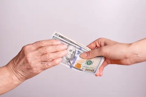 親から住宅の頭金として500万円出してもらいました。手渡しでもらった現金だけど、税務署に申告する必要ありますか？ 申告が必要な境界線を知りたいです。