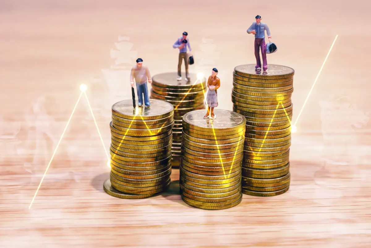 定年後も同じ会社で働く父は月給「23万円」、ボーナスは「なし」だそうです。今年入社した新卒でも「月25万円ほど」もらえると聞いて複雑なのですが、60代の再雇用ではこれくらいが普通なのでしょうか？