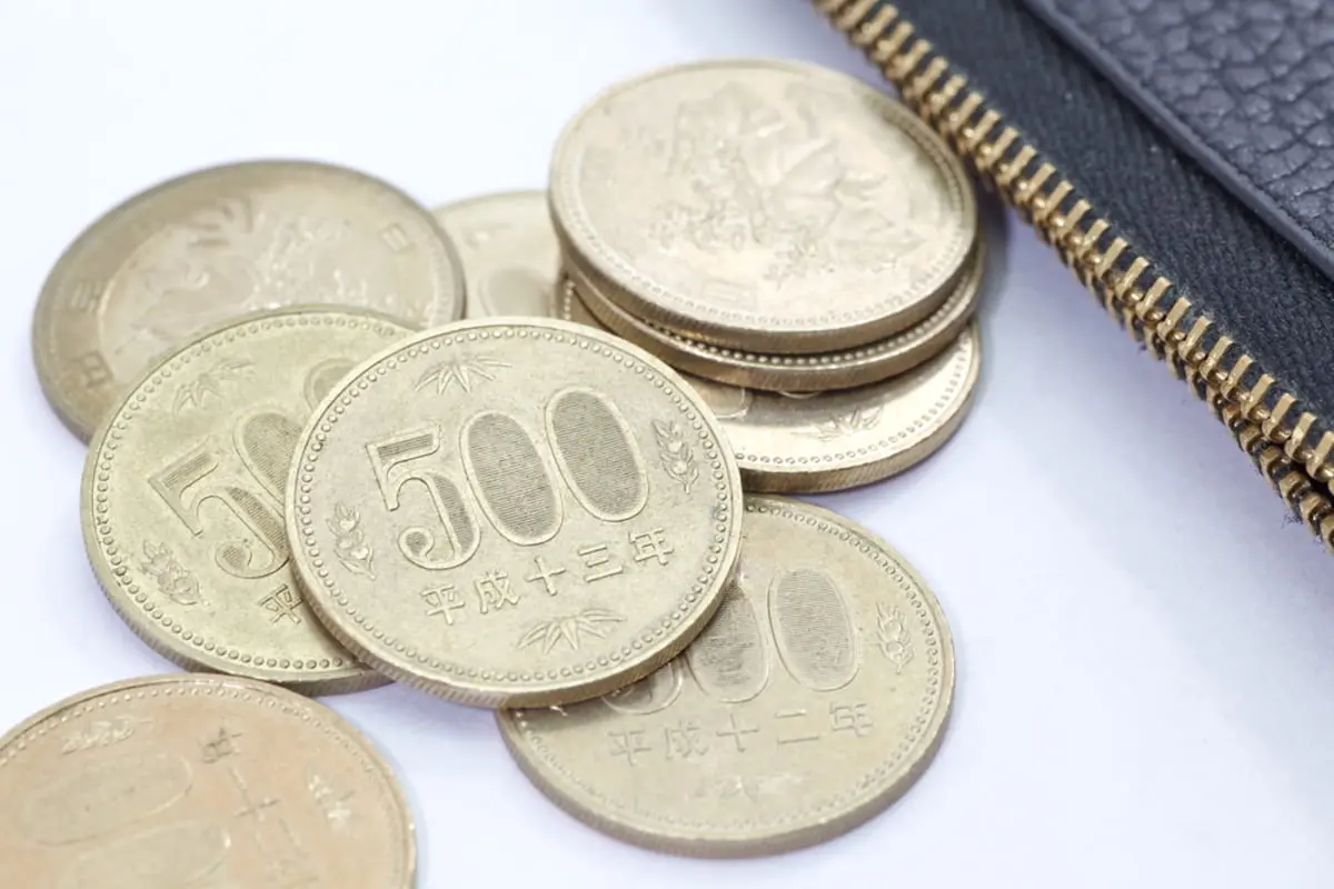 実家の貯金箱から「昭和64年の500円玉」が出てきました！ 父は「発行枚数が少ないからプレミアがつく」と言いますが、本当に額面以上の価値はあるのでしょうか？