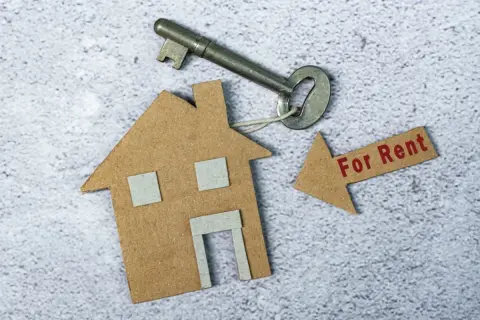 空き家になった実家を「月8万円」で貸そうとしたら、夫に「修繕費のほうが高くつくんじゃない？」と言われました。住んでいない家なら、賃貸に出したほうが得なのでしょうか？