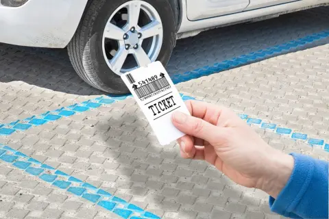 コインパーキングで“駐車券”をなくし「5000円」請求された！ 実際は「1時間・300円分」しか停めてないのに“高すぎる”し、払う必要ないですよね？「紛失した場合」の対処法を解説
