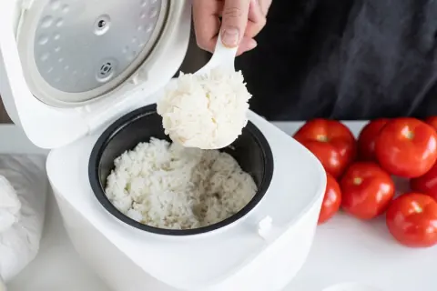 10年以上前に購入した「炊飯器」を愛用中。娘には「最新の省エネ炊飯器の方が電気代は安くなるよ」と言われたのですが、本当なのでしょうか？ 電気代はどれくらい変わりますか？