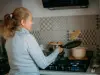 娘夫婦が仕事の日は毎日孫の夕飯を作っています。家計への負担も増えてきましたが、祖父母なら無償で協力するのが普通でしょうか？
