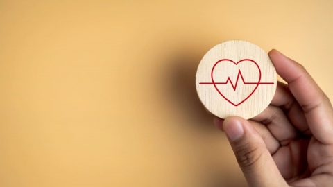 30代の息子が加入した生命保険を、私が毎月「2万円」払っています。夫から「贈与になるのでは？」と言われましたが、保険料を親が負担しているだけでも、税金がかかることはあるのでしょうか？