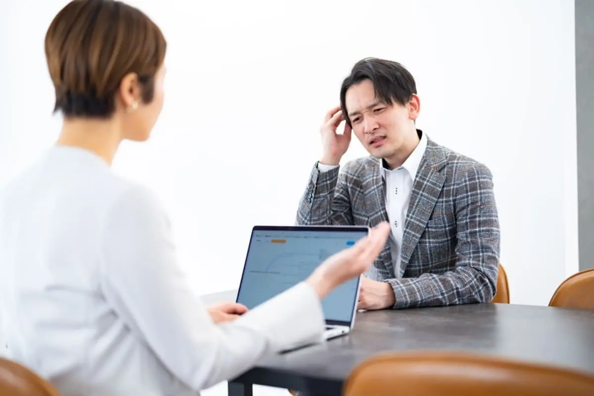 婚活で「40歳男性・年収350万円」は“低すぎ”ですか？ 相談所で「転職も視野に入れて」と言われましたが“共働き希望”の女性なら大丈夫ですよね？ 平均年収と比較した「立ち位置」とは
