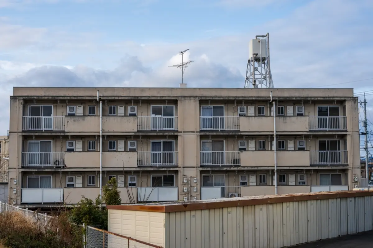 築40年超の「都営住宅」に住む70代の親。家賃は安いそうですが、修繕費や建て替えで追加負担は発生するのでしょうか？