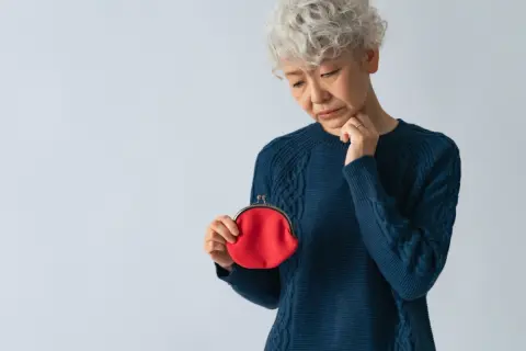 30代実家暮らしの息子は、手取り「25万円」あるのに家に入れるお金は月「3万円」のみ…。「貯金したいから」と言いますが、息子の将来のことを考えたら我慢するしかないのでしょうか？