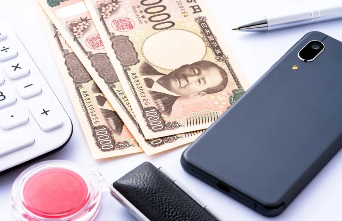 高校生の娘の「うち毒親だからスマホ代バイトして払ってる」SNS投稿にショック！ 同級生は“親が払ってる”そうですが、働ける年齢なのに払うべきですか？ 何歳まで“親が負担するべき”でしょうか？