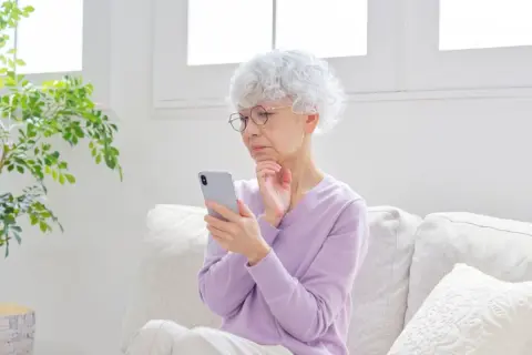70代の母がスマホゲームに毎月1万円も注ぎ込んでいた！ 高齢者でもそんなにゲームにお金を使っているの？
