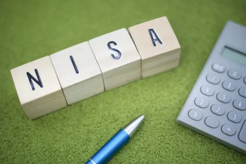 【新NISA】「1200万円」を運用するなら「ボーナス120万円×10年間投資」「月2万5000円×40年積み立て」の場合“元本は同じ”でも、どれだけの差になる？ 資産額を比較