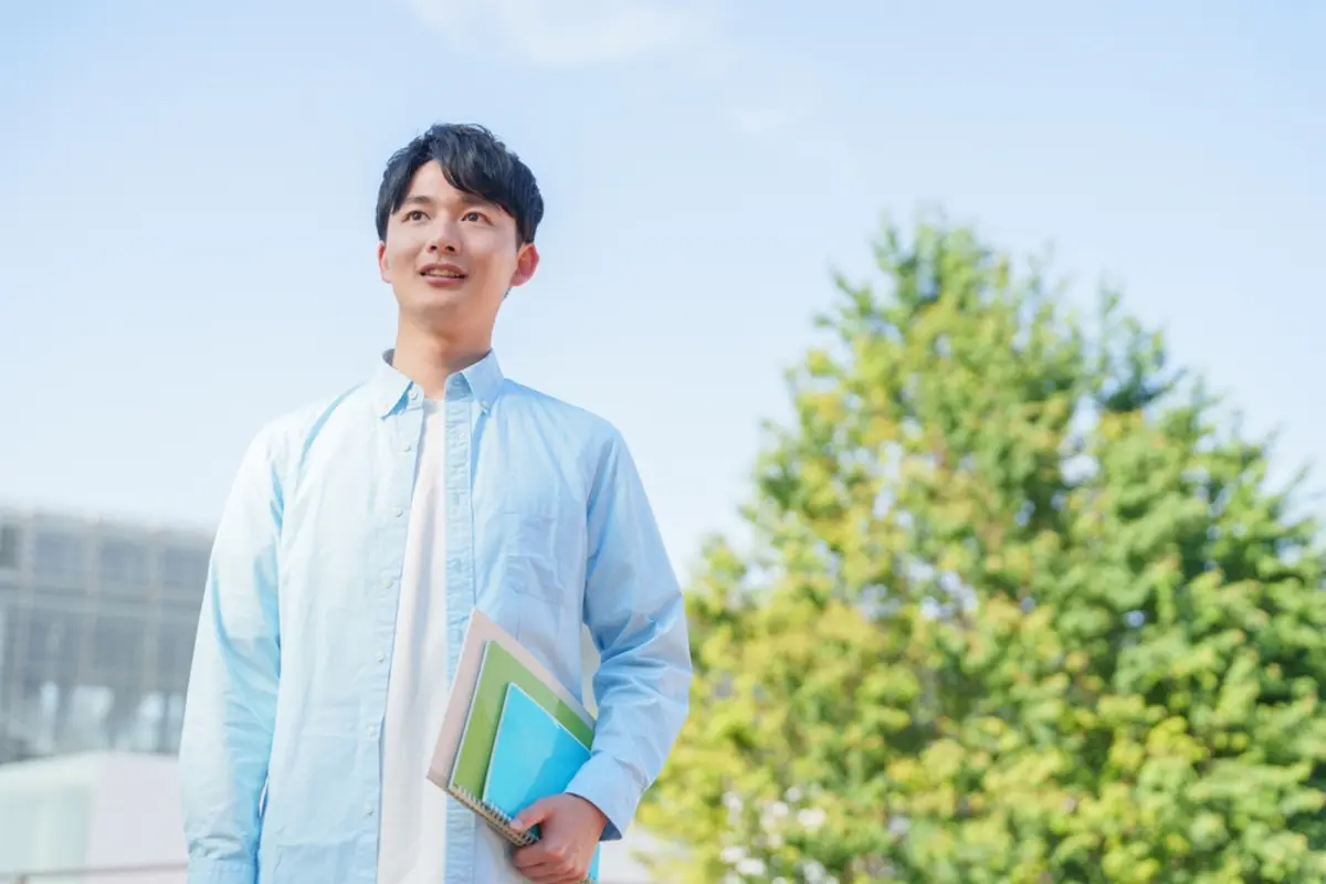 28歳の息子が一人暮らしをしたがっています。将来の資金づくりのためにも実家暮らしを続けた方が貯金しやすいと思うのですが、引き留めるのは間違っていますか？