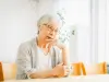 遺族厚生年金をもらいながら、自分の老齢厚生年金をもらう年齢（65歳）になりました。両方とも全額もらえると思っていたのに、遺族厚生年金が減るって損じゃないですか？