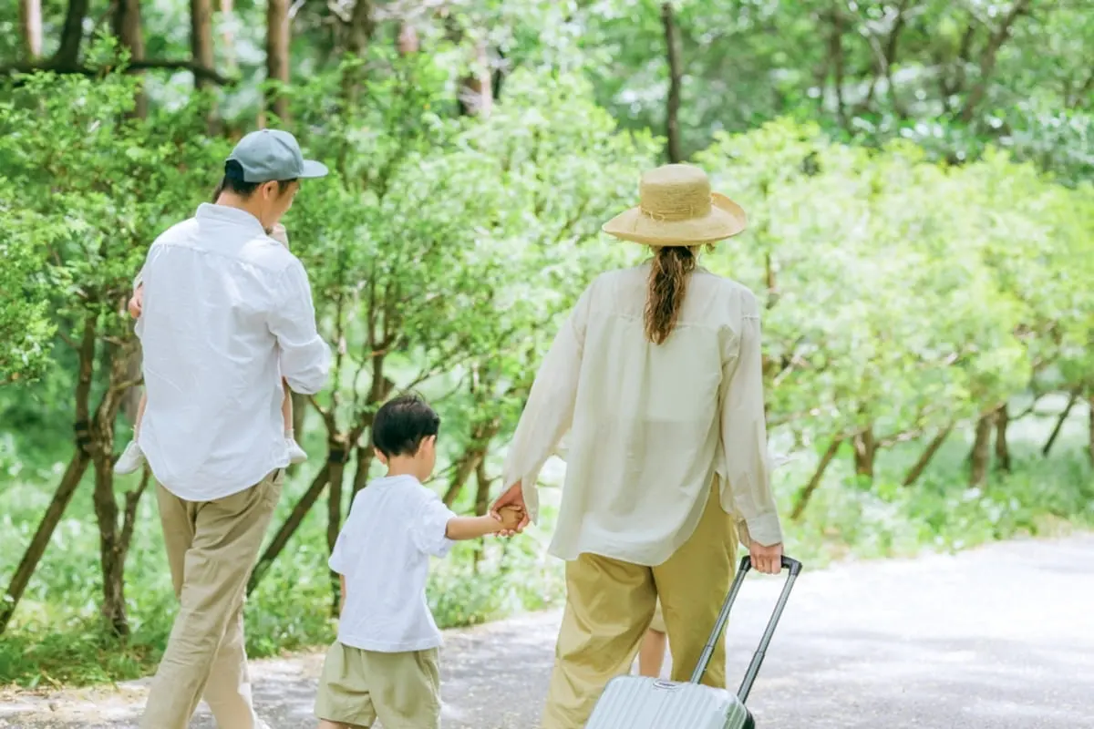 長野の「上高地」に避暑の予定が、今年から「宿泊税を導入」と聞き驚き！“4人家族で2泊”ならいくら？ 2026年は「北海道・長野・沖縄」など“宿泊税ラッシュ”が到来…民泊も対象？ 課税・非課税のボーダーライン