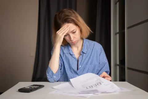 自営業の夫が亡くなりました。会社員の友人は「遺族厚生年金」がもらえるそうですが、うちは「遺族基礎年金」だけ？金額の差に絶望しています…。