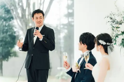 結婚式で「友人代表スピーチ」をしたのに、お礼が「スタバの700円のチケット」だけでビックリ！ 自分の結婚式では“友人に1万円”渡しましたし、お金のためでなくとも非常識ですよね？