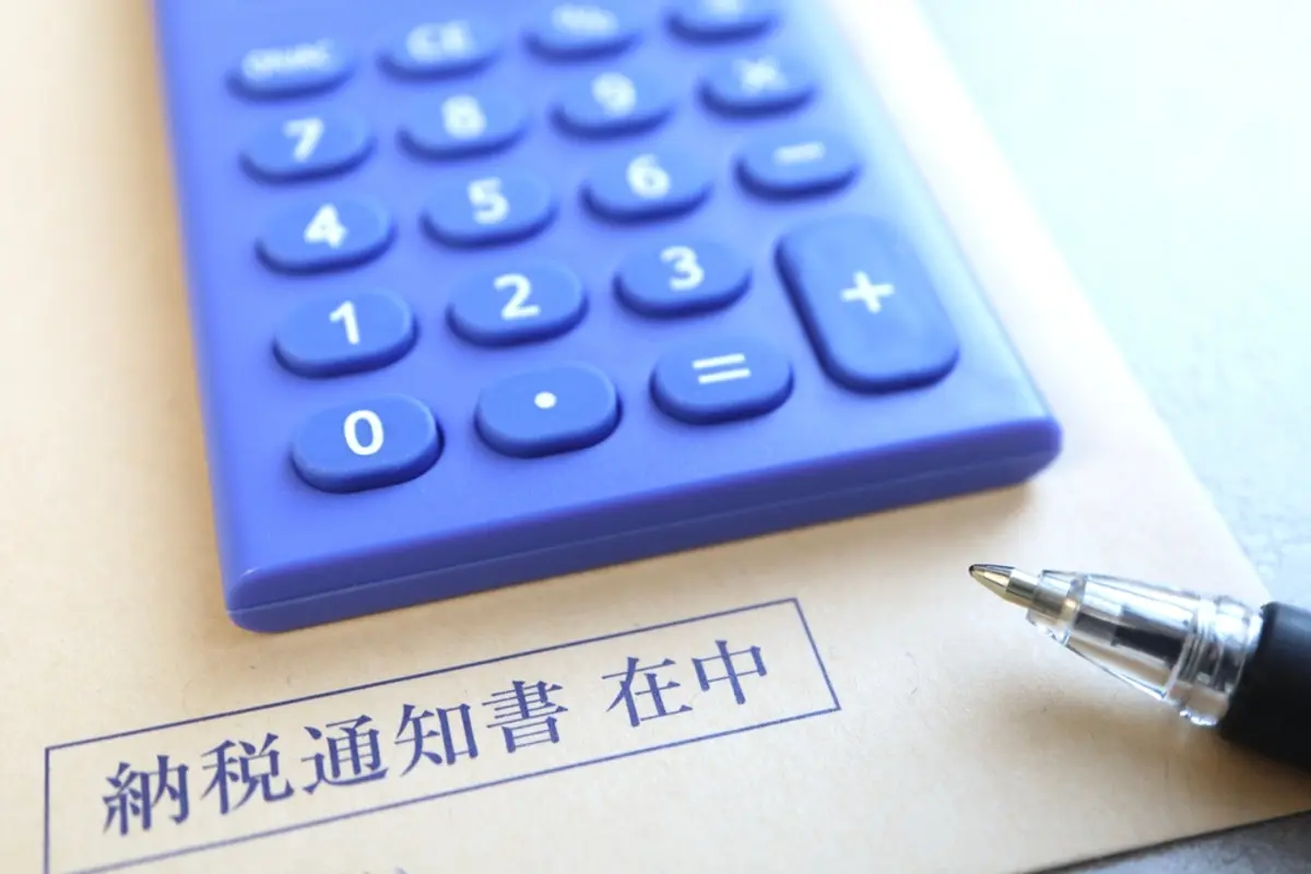 6月の「住民税通知書」を見て夫が激怒！ ふるさと納税で「5万円寄附したのに、住民税が2万円しか安くなってない！」…“残りの3万円”はどこへ消えた？「少なく見える理由」をFPが解説