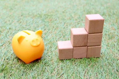 NISAで「オルカン月1万円だけは意味ない」と思ってたら、過去1年は「年率38％」!? そんなに増えるなら“100万円”くらい入れるべきですか？「1万円×1年・3年・5年」の利益も試算