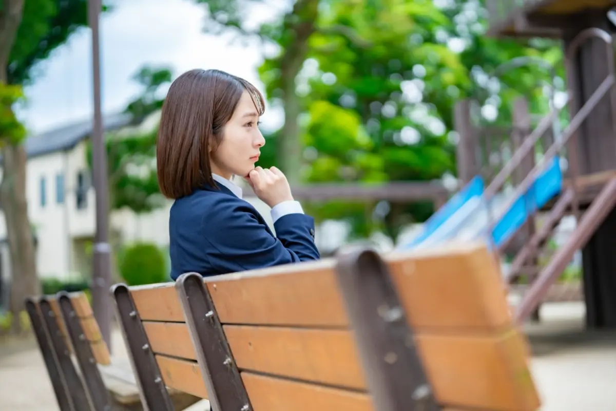文系か理系かで進路に悩んでいます。理系のほうが稼げるイメージがありますが、実際に生涯年収や就職の安定性にどれくらい差があるのでしょうか？