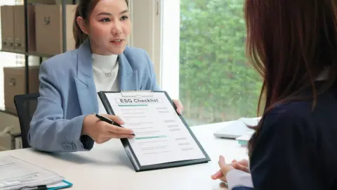 姉から「生活保護を申請したらから扶養は断って」と連絡が！ ウチは夫が「年収1000万円」ですが、扶養照会は“断って大丈夫”ですか？ 実際「住宅ローン・教育費」などで余裕もありません…